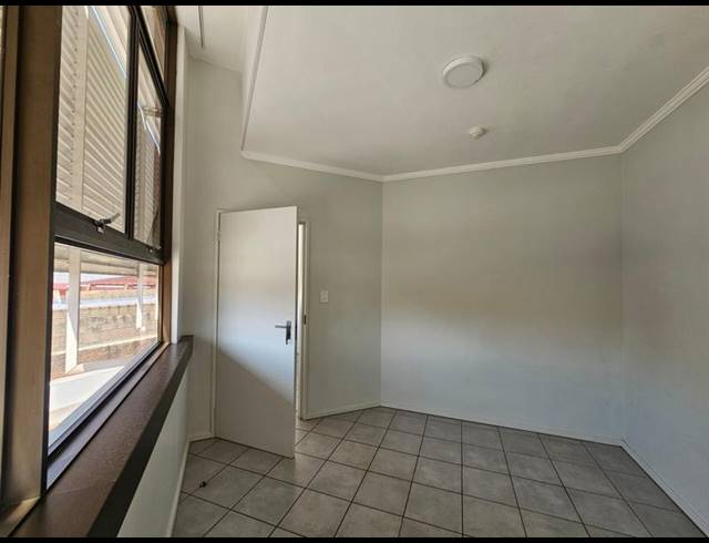 2 BEDROOM PROPERTY TO RENT IN FLORIDA